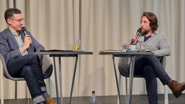 Joshua Yaffa und Nathan Thrall bei ihrem Gespräch in Frankfurt