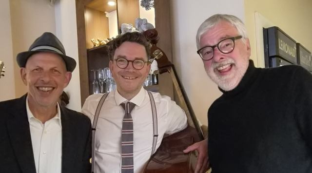 Alexander Häusser (rechts) ist der Begründer des Karpfenteichs